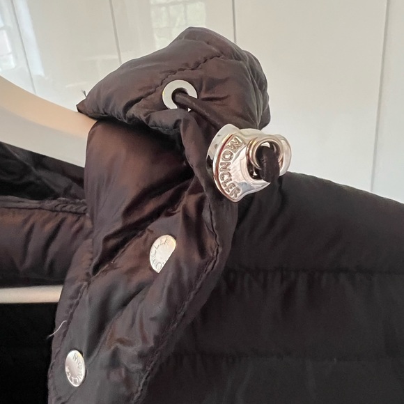 Moncler Raie short down jacket. - Picture 12 of 15